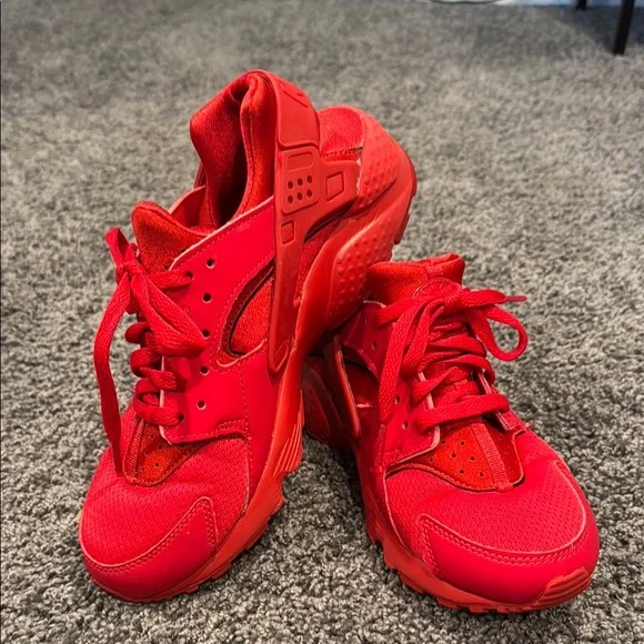 Nike Air Huarache Run (GS) Triple Red 654275 600 Size Youth sz 6.5Y/Womans 8•EUC - Picture 1 of 8